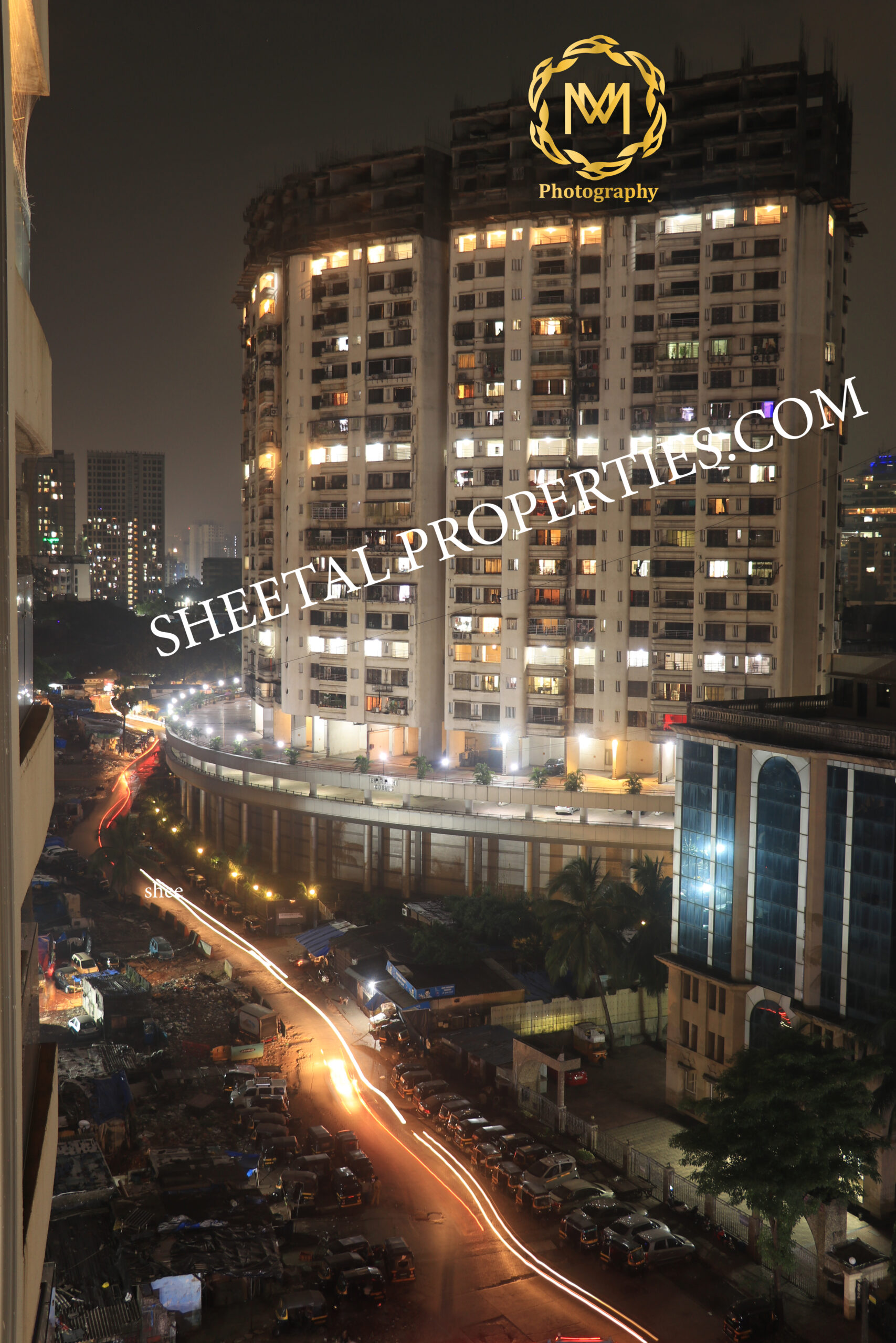 "Spacious master bedroom for rent in Evershine Cosmic, Andheri West – ideal for working professionals & students."