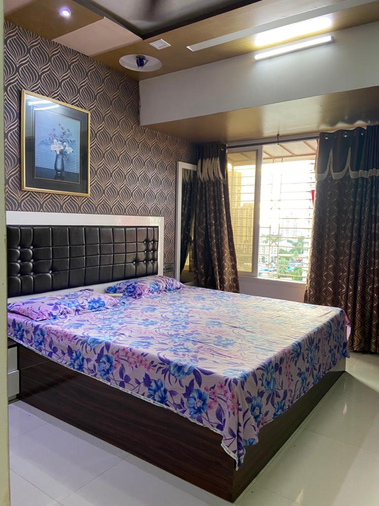 "Spacious master bedroom for rent in Evershine Cosmic, Andheri West – ideal for working professionals & students."