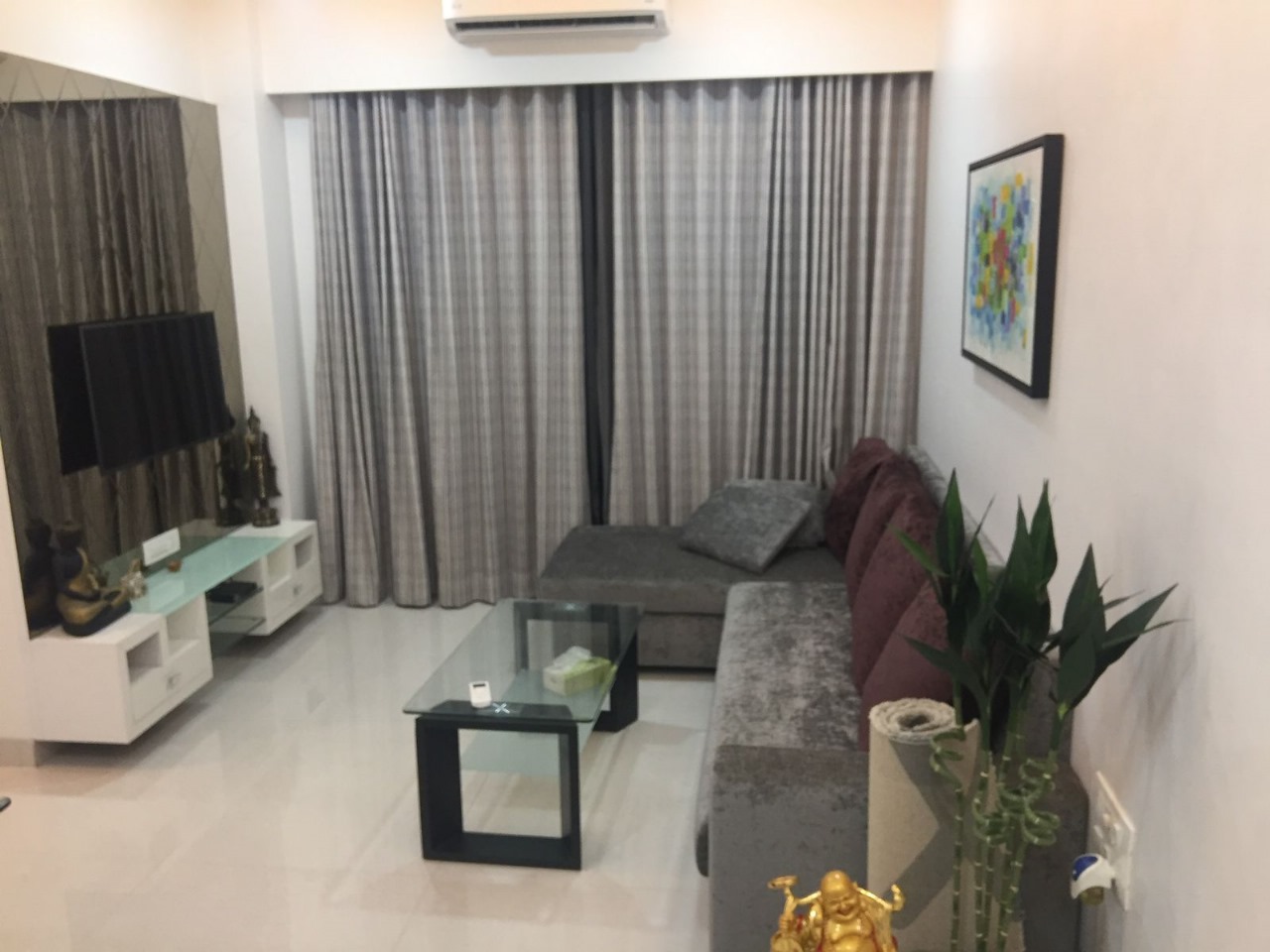 Fully furnished 2BHK flat for sale in Eskay Itus, near Ambani Hospital.