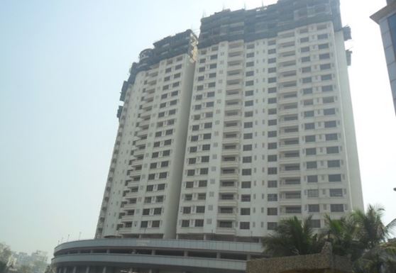 "Single occupancy room in spacious 3BHK flat near Infinity Mall, Oshiwara Andheri West – semi-furnished, available for immediate rent"