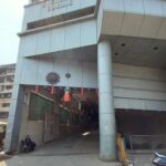 “Single occupancy room available in a spacious 3BHK apartment in Oshiwara Andheri West. Safe building with security, ideal for bachelors and working professionals. Rent ₹30,000.”
