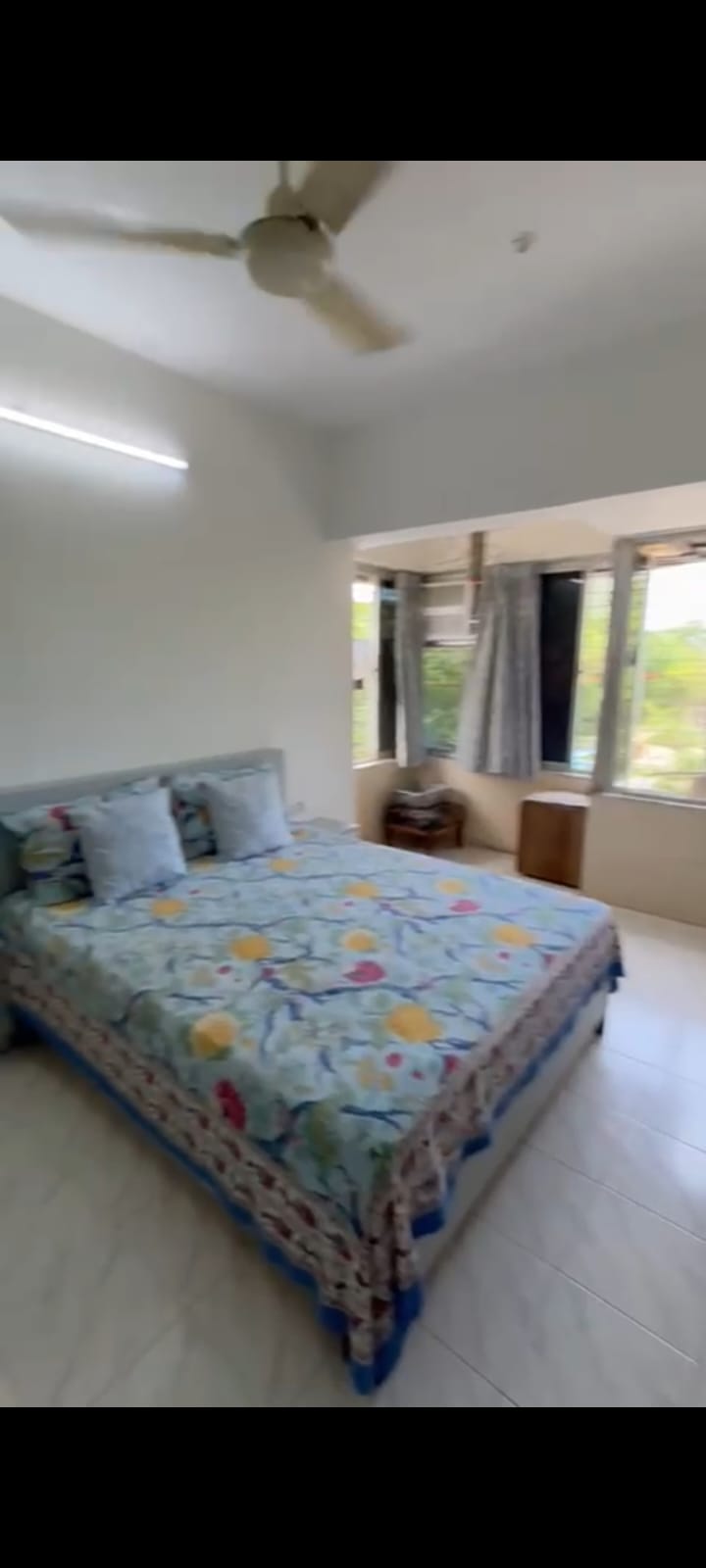 Semi furnished master bedroom single occupancy in 4 BHK apartment at Evershine Cosmic, Oshiwara, New Link Road, Andheri West for girls with gym and parking amenities