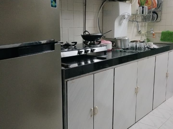 Fully furnished master bedroom single occupancy in 2BHK apartment at Mangal Orchid, Yari Road, near D-Mart, Andheri West open for boys and girls