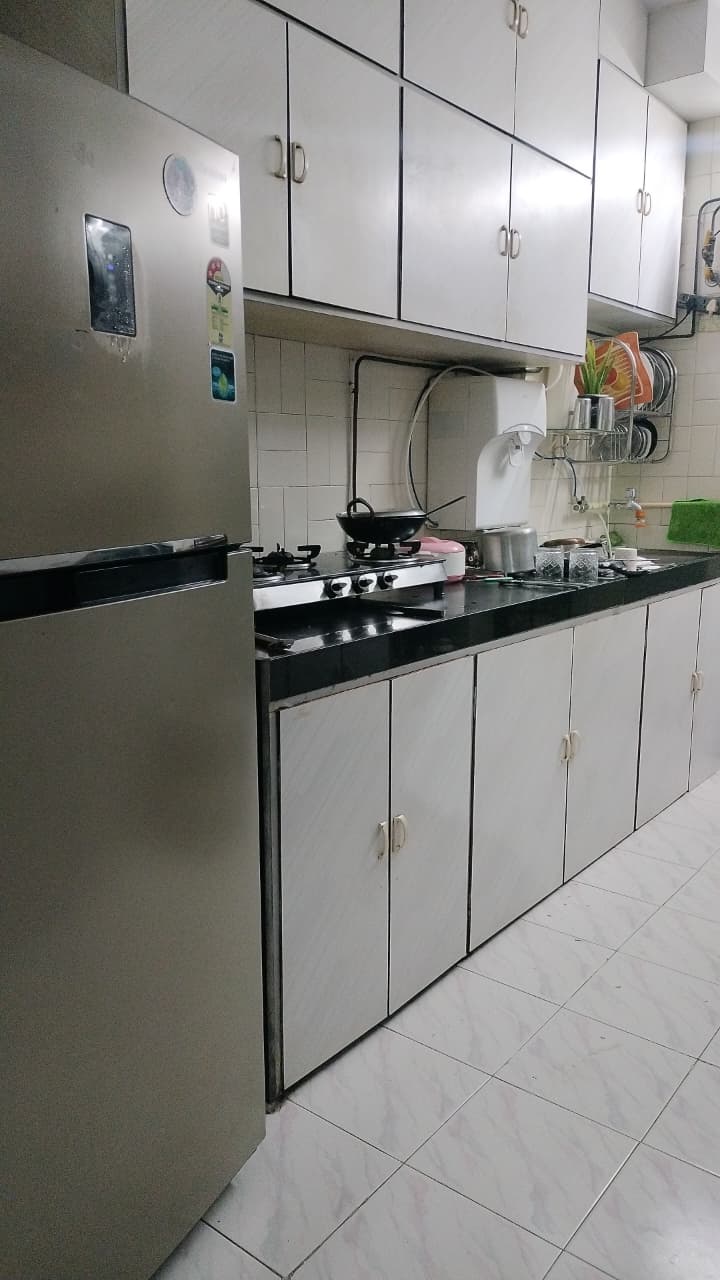 Fully furnished master bedroom single occupancy in 2BHK apartment at Mangal Orchid, Yari Road, near D-Mart, Andheri West open for boys and girls