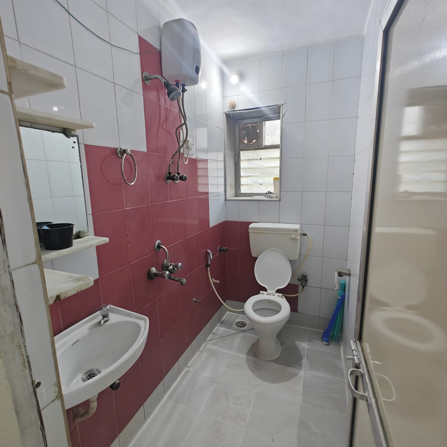 2 BHK fully furnished apartment for rent in Saranga Tower, 3rd Cross Lane, Lokhandwala, Andheri West