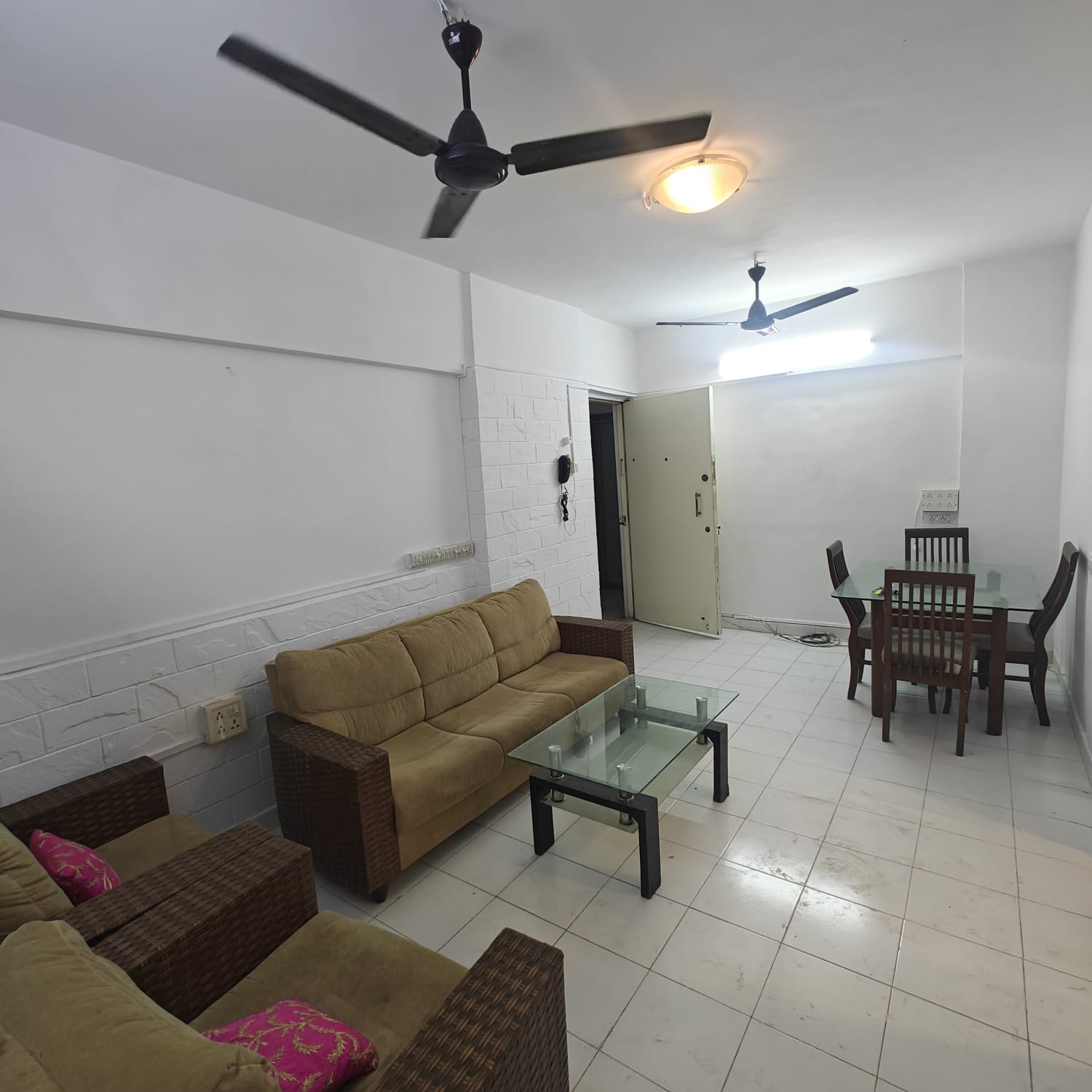 2 BHK fully furnished apartment for rent in Saranga Tower, 3rd Cross Lane, Lokhandwala, Andheri West