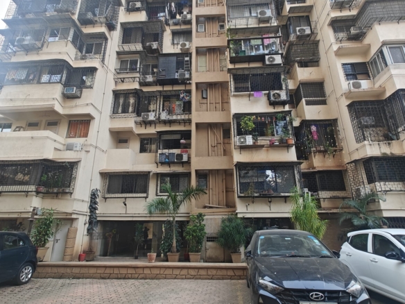 4 BHK fully furnished apartment for rent in Silver Sand Building, Old Lokhandwala, Andheri West