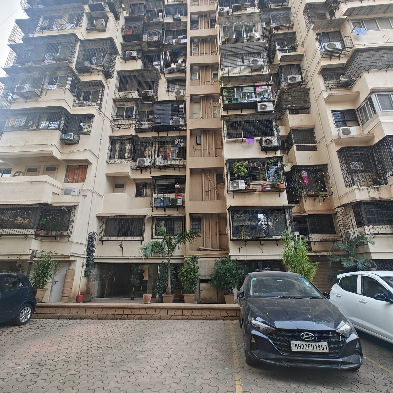 4 BHK fully furnished apartment for rent in Silver Sand Building, Old Lokhandwala, Andheri West