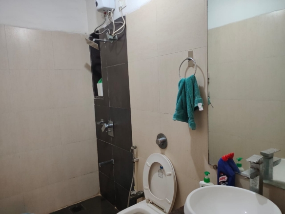Spacious single occupancy bedroom in 3BHK semi-furnished apartment for rent at Evershine Cosmic, Andheri West Mumbai