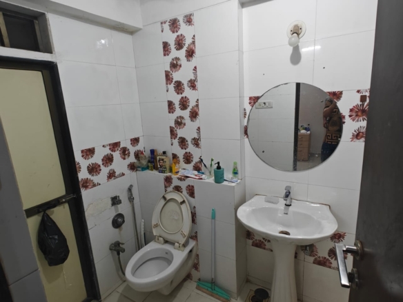 Premium 2BHK apartment for sale in Lashkaria Green Diamond Oshiwara Andheri West near metro