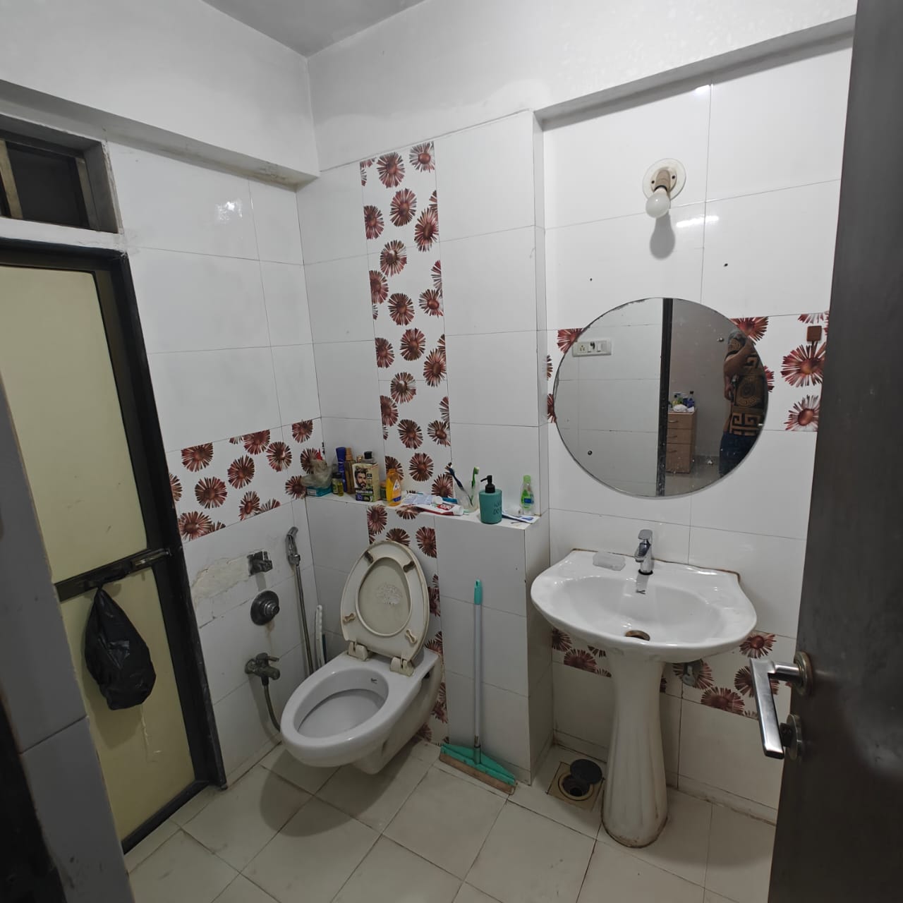 Premium 2BHK apartment for sale in Lashkaria Green Diamond Oshiwara Andheri West near metro