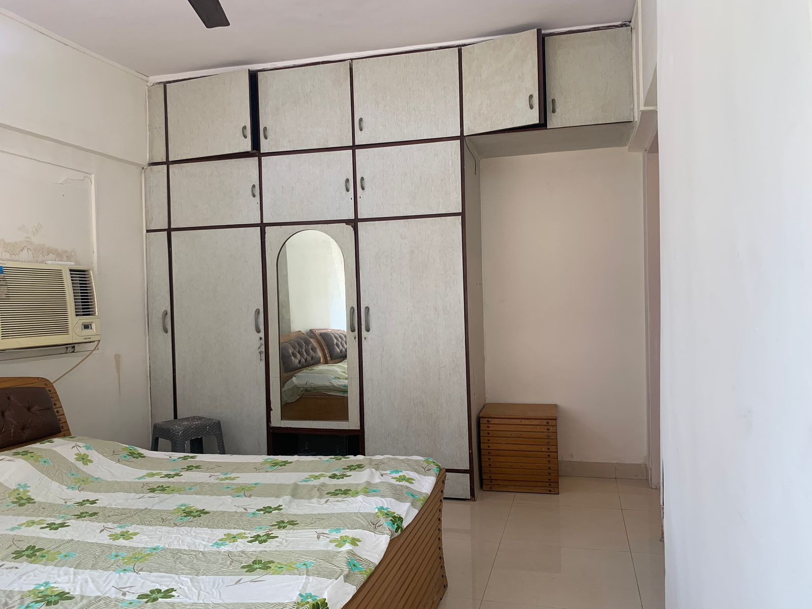 1BHK Furnished Flat for Rent in Manju Tower Lokhandwala Andheri West 1BHK fully furnished premium apartment with electronics in Manju Tower Lokhandwala Andheri West for rent