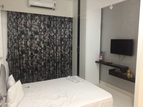 2BHK fully furnished sea view apartment in ESKAY ITUS Four Bungalows Andheri West for rent